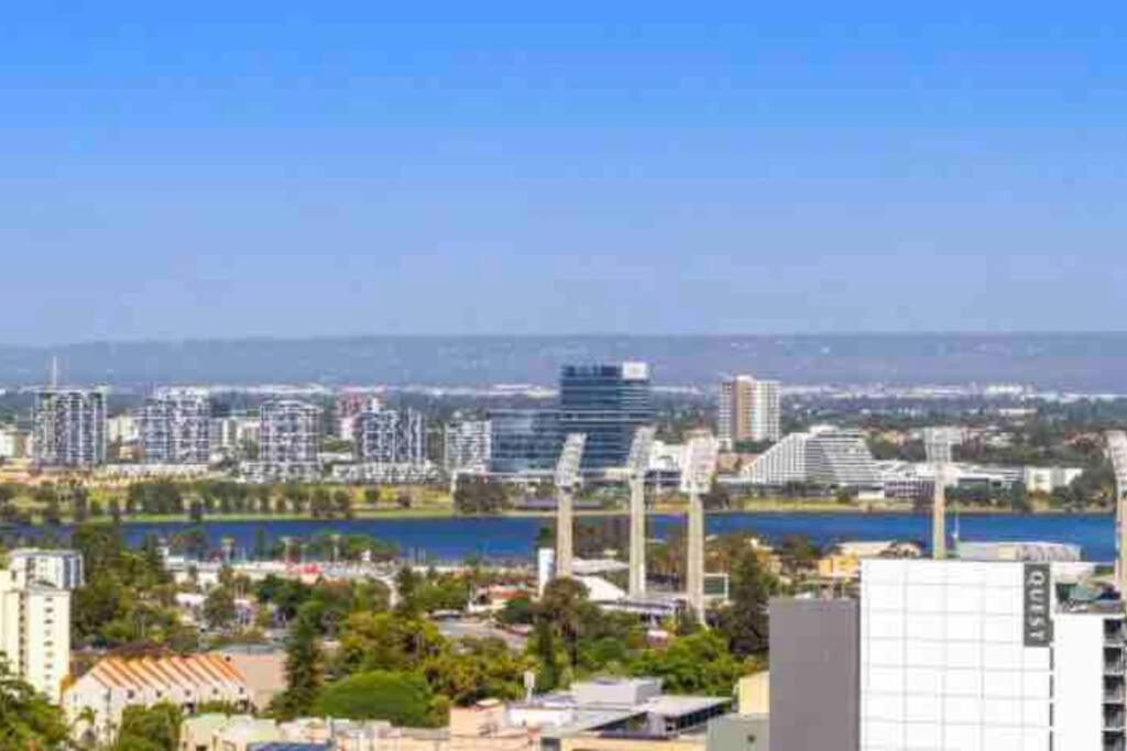 In The City Perth 1B1B Pool And Nice View Eksteriør billede